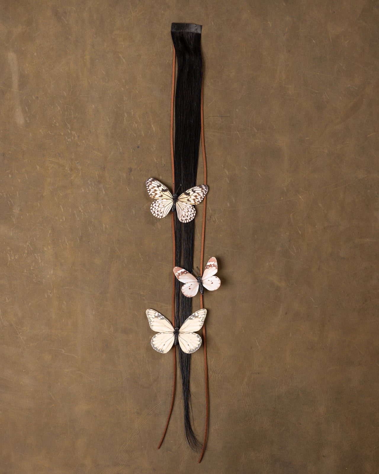 Butterfly Chain Neutral White - Black Stone