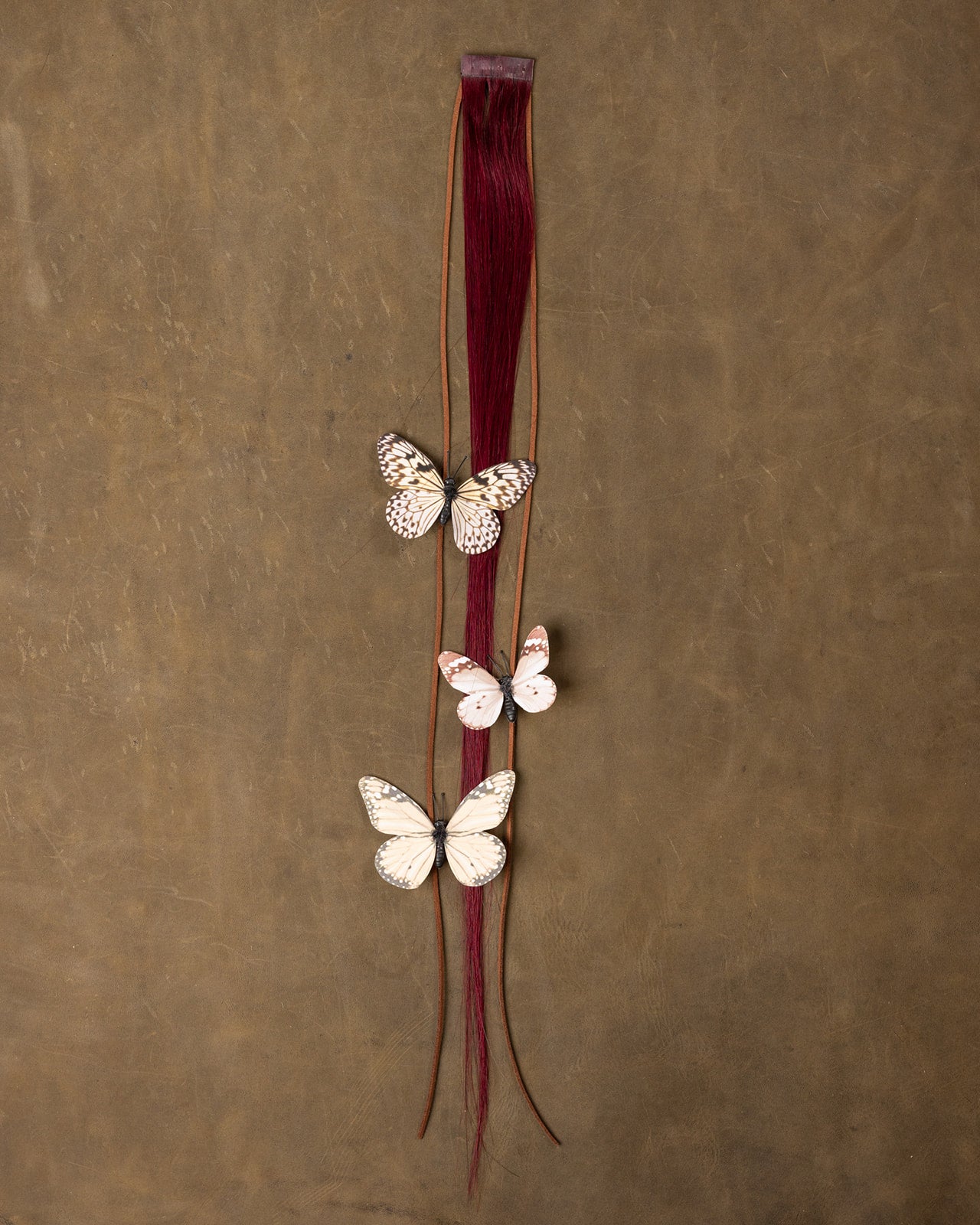 Butterfly Chain Neutral White - Burgundy