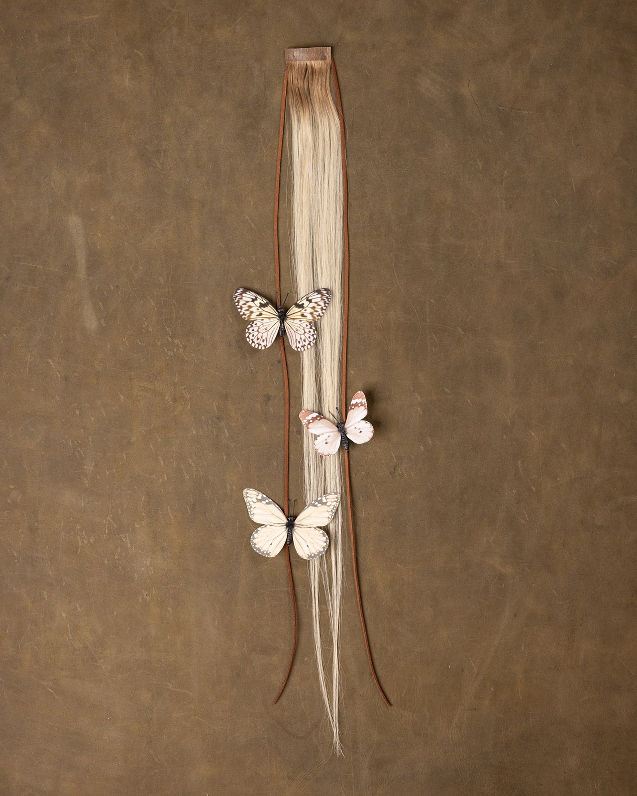 Butterfly Chain Neutral White - Rooted Ash