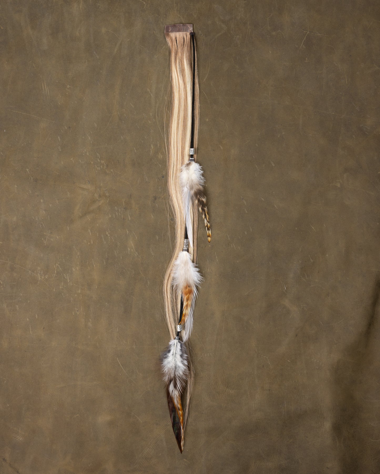 White Swan Feather Chain - Charolais