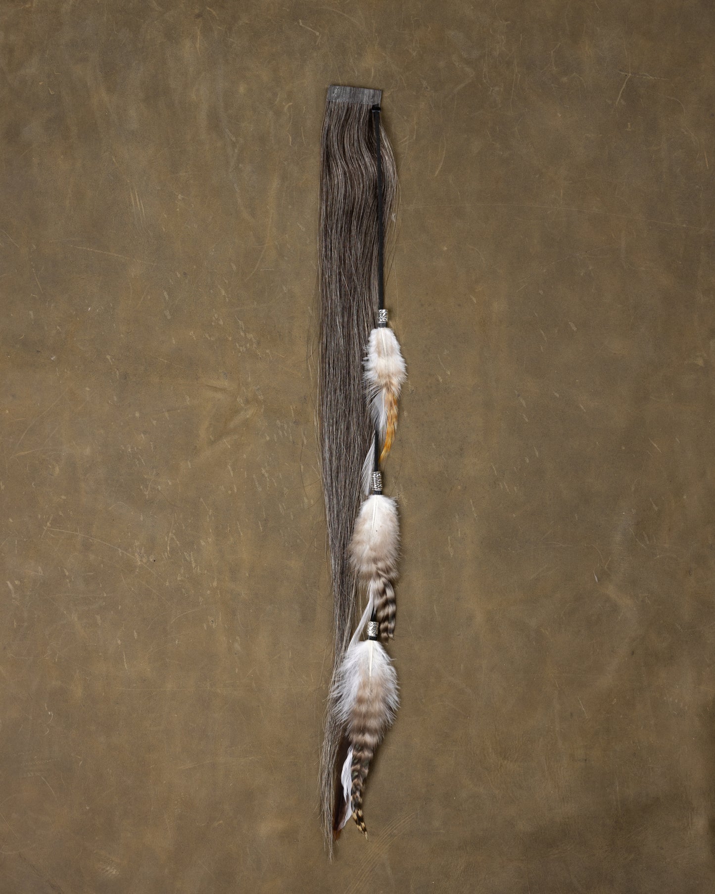 White Swan Feather Chain - Salt & Pepper