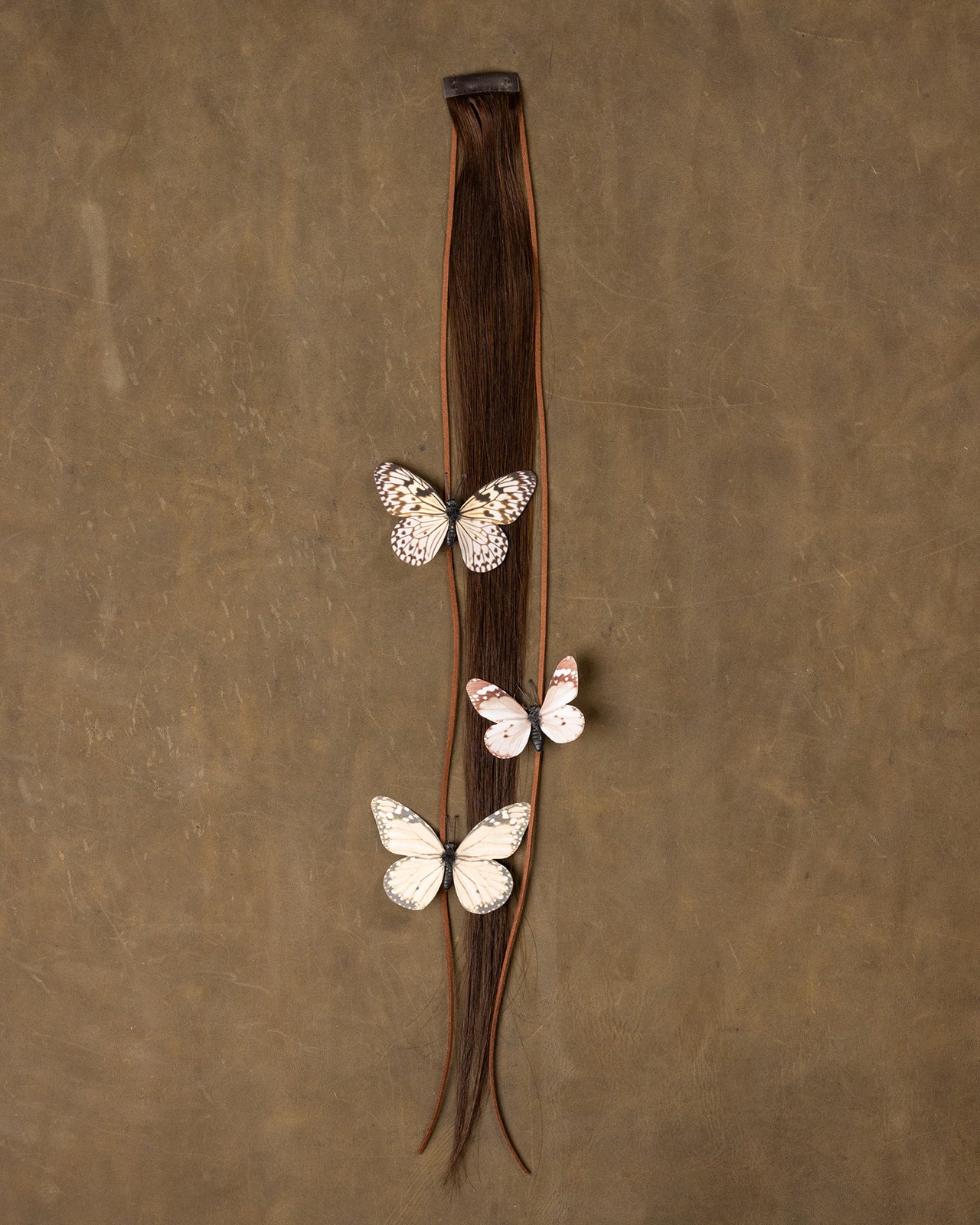 Butterfly Chain Neutral White - Smoke