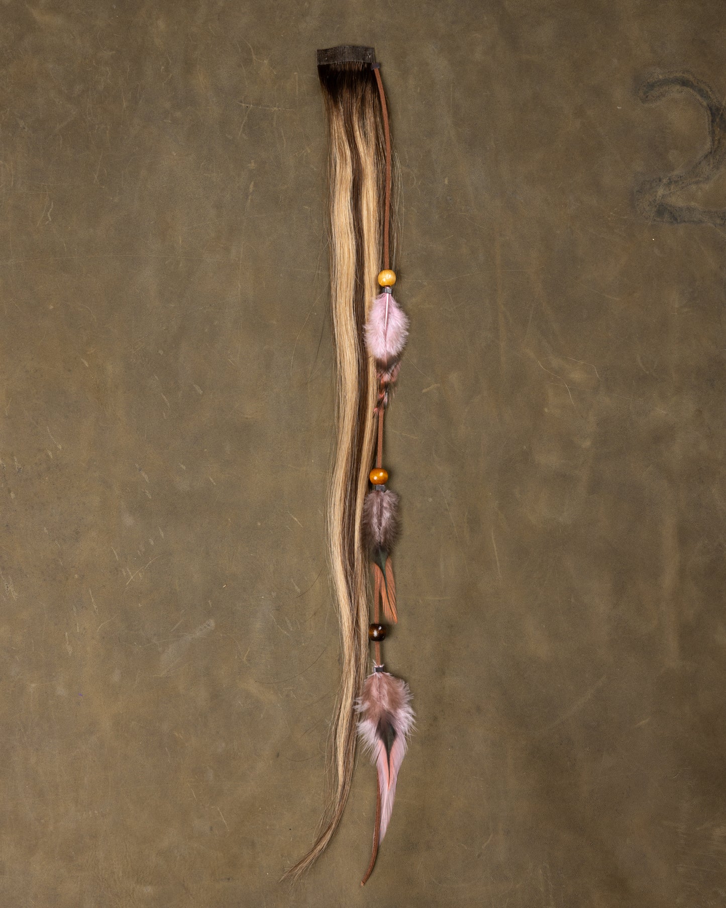 Pink Feather Chain - Mica