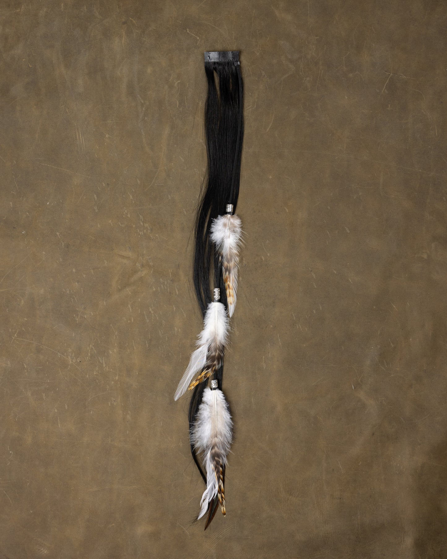 White Swan Feather Chain - Black Stone