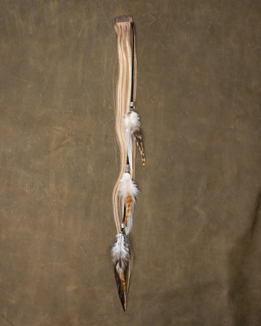 White Swan Feather Chain - Charolais